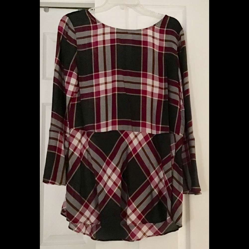 LOFT WOMAN’S TOP WITH BELL SLEEVES.😊 NWOT.